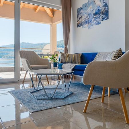 Seafront 2-Bedroom Apartment Nika - Rabac Eksteriør billede