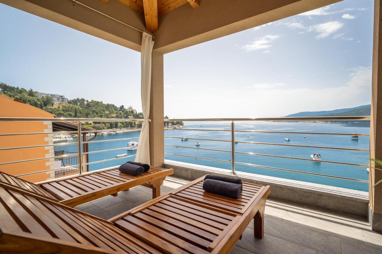 Seafront 2-Bedroom Apartment Nika - Rabac Eksteriør billede