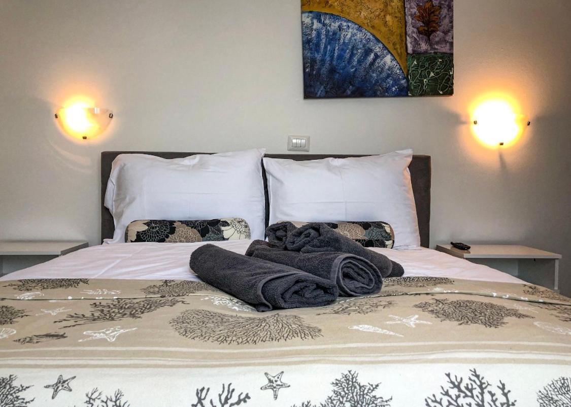 Seafront 2-Bedroom Apartment Nika - Rabac Eksteriør billede