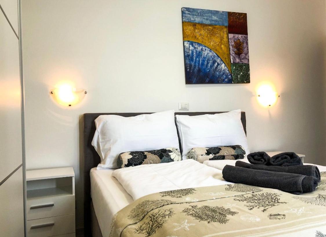 Seafront 2-Bedroom Apartment Nika - Rabac Eksteriør billede