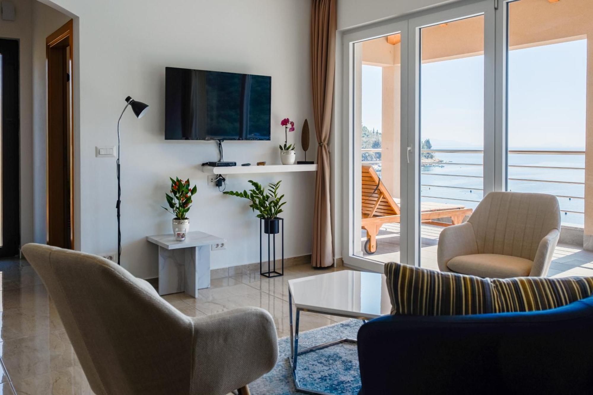 Seafront 2-Bedroom Apartment Nika - Rabac Eksteriør billede